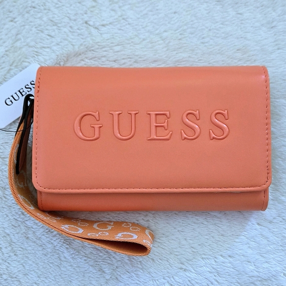 Guess❓️ "Finnian" Wristlet - NWT - Picture 12 of 16